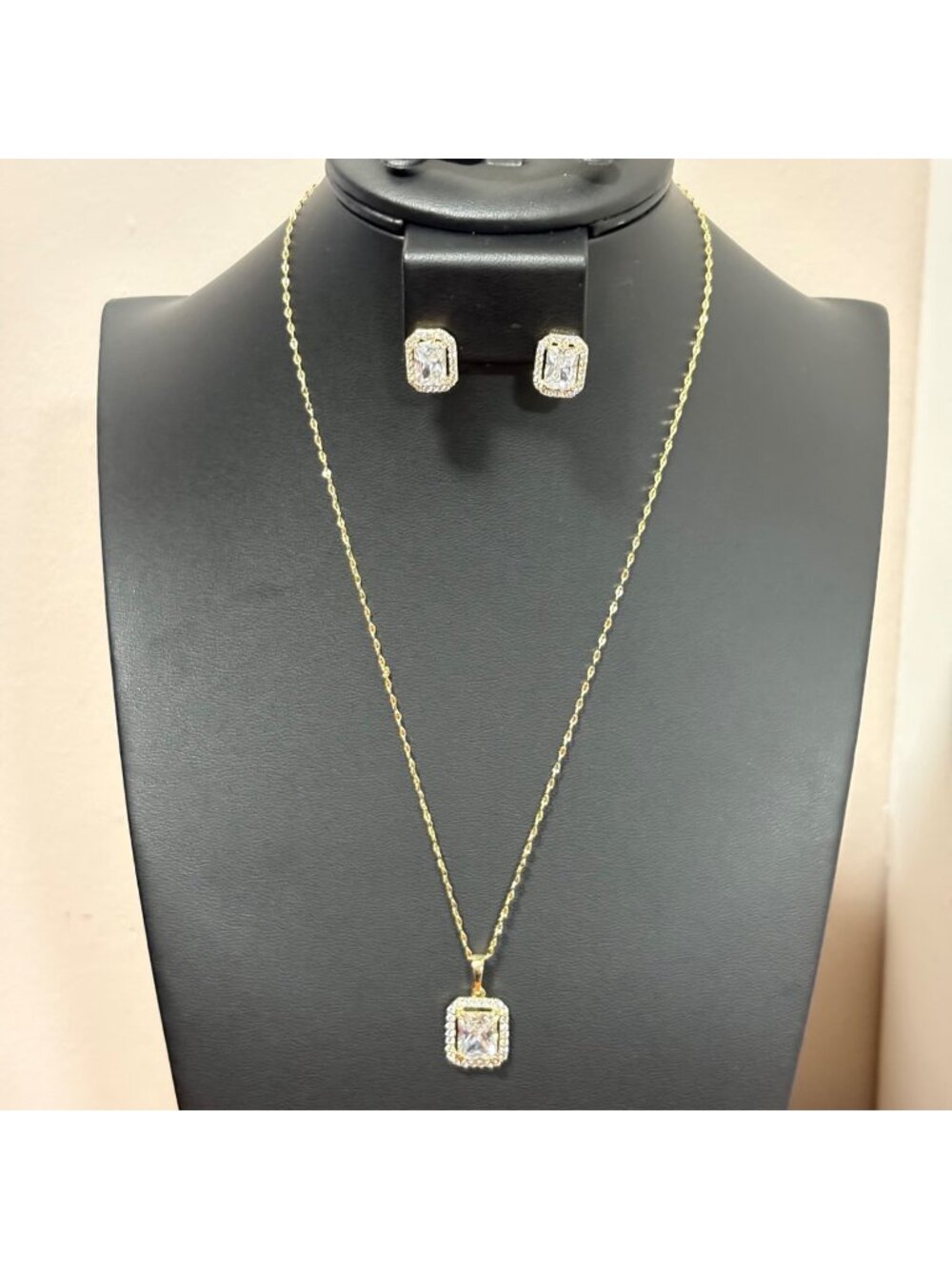 Xuping Jewelry Gold Pleated Rectangle Necklace Earring Set white zirconia Gold T
